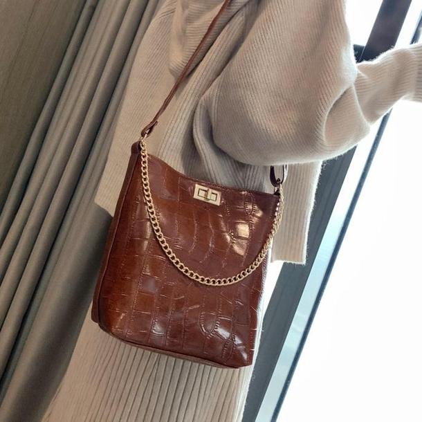 クロコパターンチェーンバッグ 3985-light-brown_お取り寄せ39853-画像3-韓国ファッション通販POPREA［ポップリア］