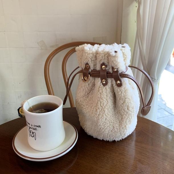 モコモコボアバケットバッグ 2837-ivory_お取り寄せ28371-画像1-韓国ファッション通販POPREA［ポップリア］